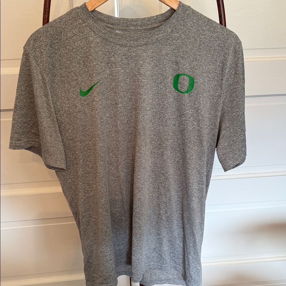 Men’s Nike Grey Heather Short-Sleeve Shirt with Green Logo - Picture 6 of 6